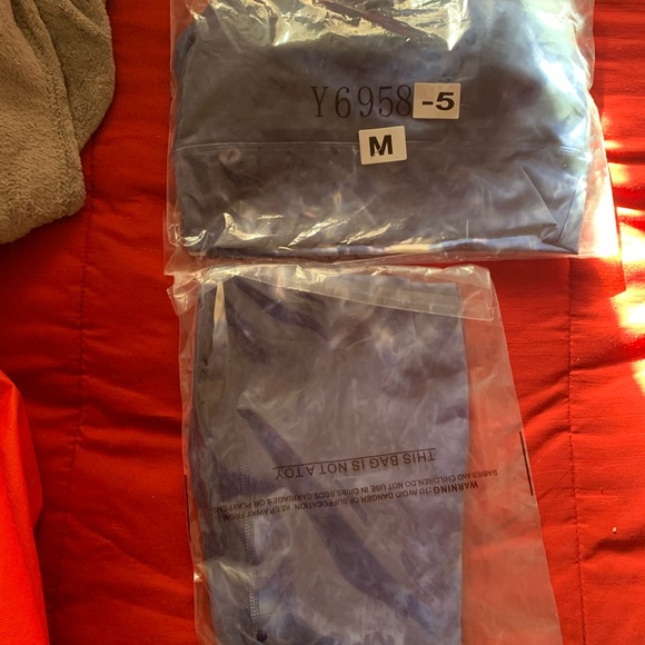 Women’s workout clothes - Picture 1 of 2
